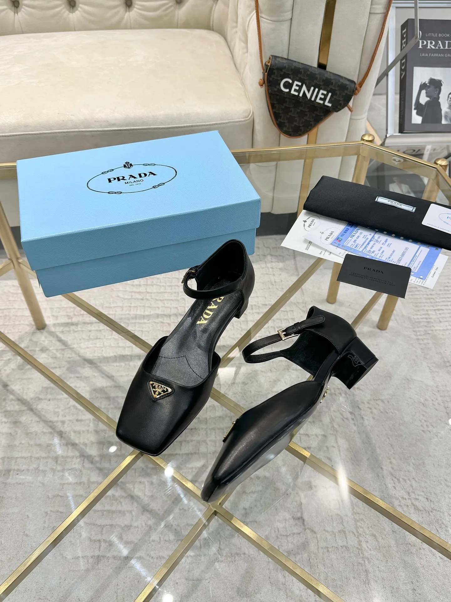 👟👟Ex-factory price 580👟👟 (imitation leather bottom-20) 👈Remove the original board and make a 1:1 replica‼ ️ The highest version of Prada's early spring catwalk hot style 😘The latest spring style Retro Mary Jane series, genuine leather soles, simulated leather soles, a must-have for goddesses, super comfortable on the feet, reducing age 👉The upper is made of imported calfskin, comfortable and small square toe, retro and playful, lining + feet, imported sheepskin lining, breathable and comfortable, private molded buckles (all original logos), size 35M-39M (34 40 41 42 Customized, non-returnable and non-exchangeable)✅